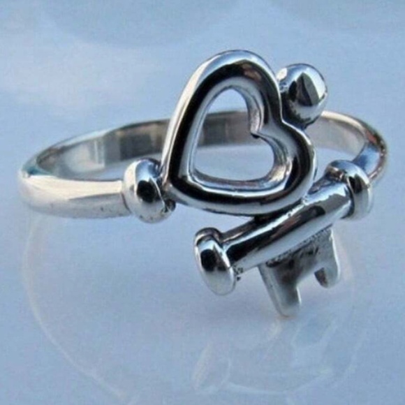 Silver Tone Key to my Heart Ring - Picture 5 of 6